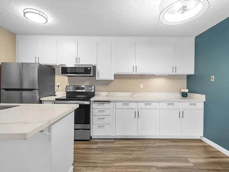 960 Shorepoint Ct #205 — Photo 7