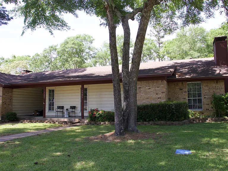 5305 Champions Dr — Photo 3