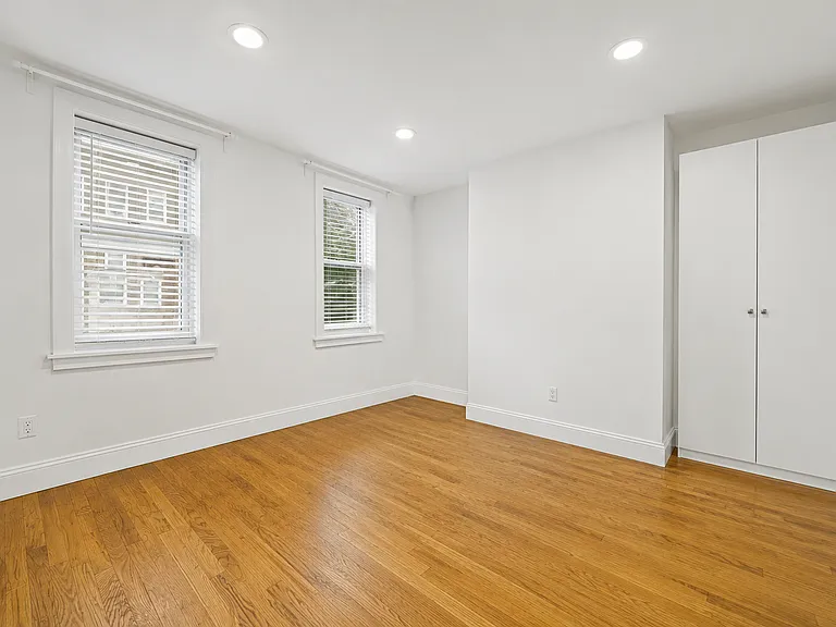 49 Russell St #1 — Photo 7