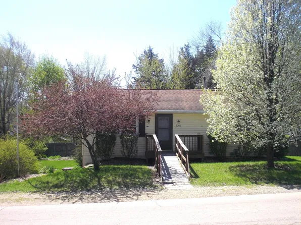 2207 Pershing Ave, Rockford, IL 61109