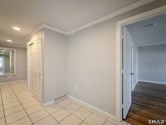 4th image of 64 Somerset Lane