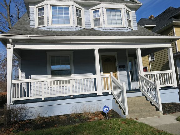 Front porch wraps to side