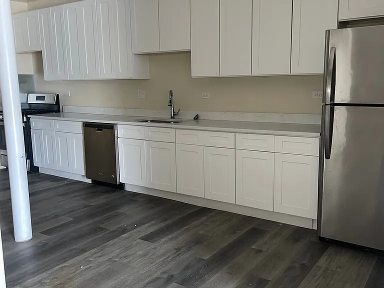 2902 N Laramie Ave — Photo 2