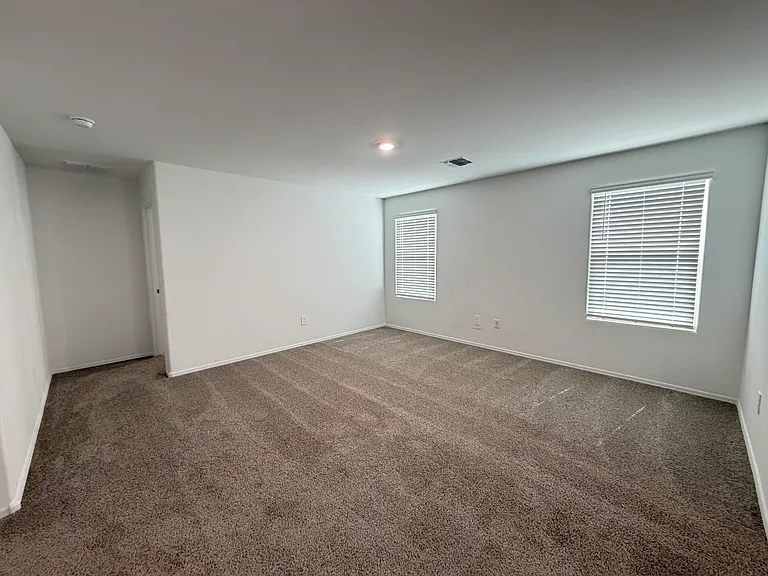 10442 W Guildford Ln — Photo 9