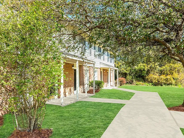 Carolina Breeze Apartments — Photo 4