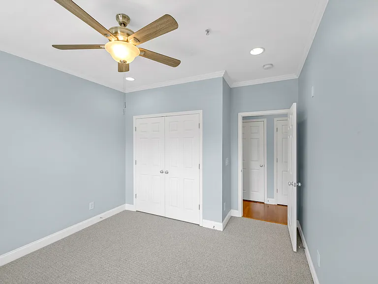 1000 E Woodlawn Rd #417 — Photo 13