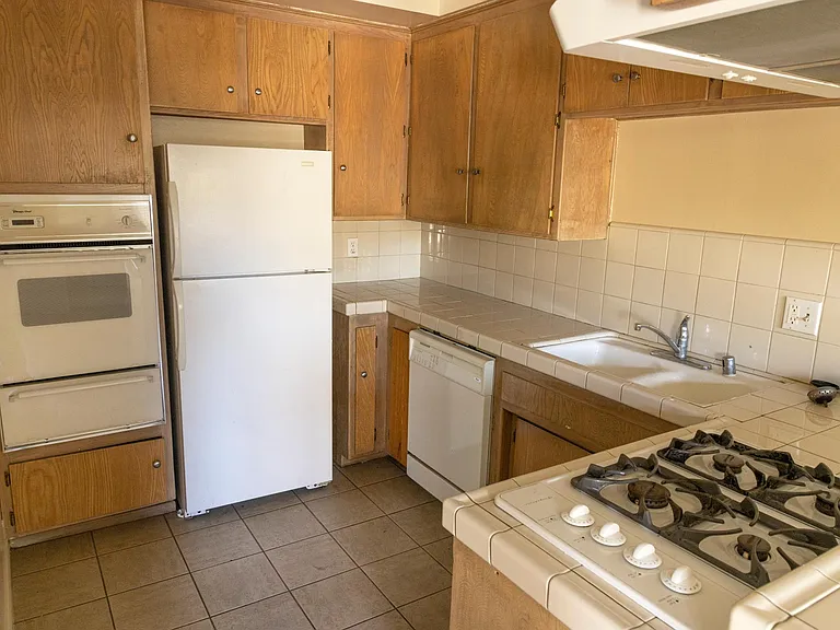 8740 Owensmouth Ave #14 — Photo 21