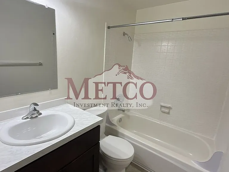 1754 J St — Photo 11