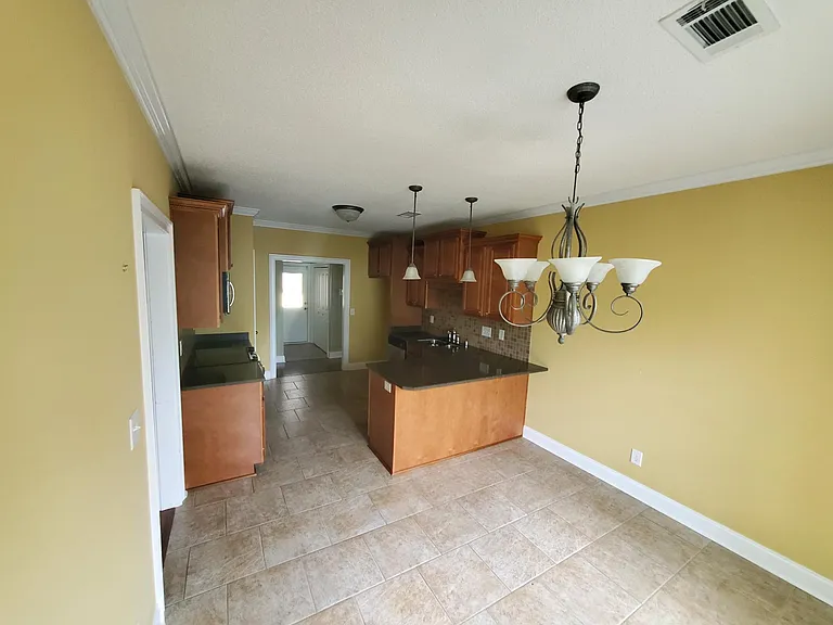 109 Norfolk Cir — Photo 7