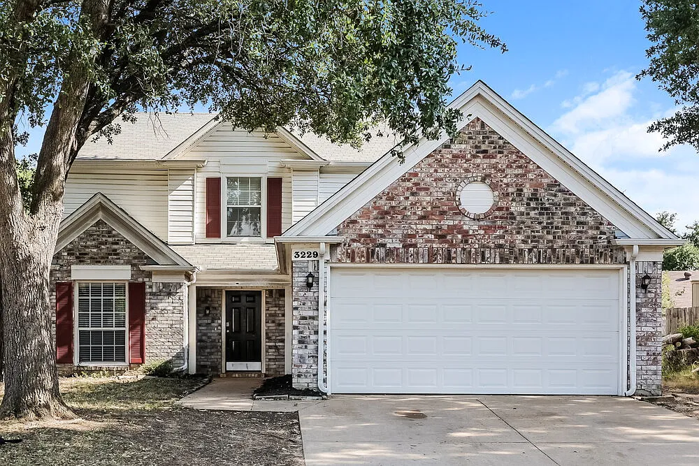5 bed, 2.5 bath, 2484 sqft, $2,435 — Photo 1