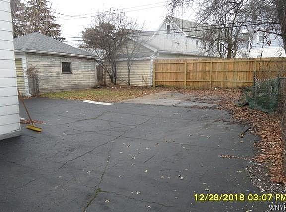 5th image of 71 Crestwood Ave