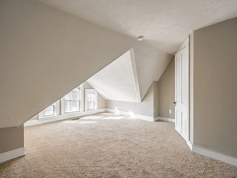 Neil House — Photo 19