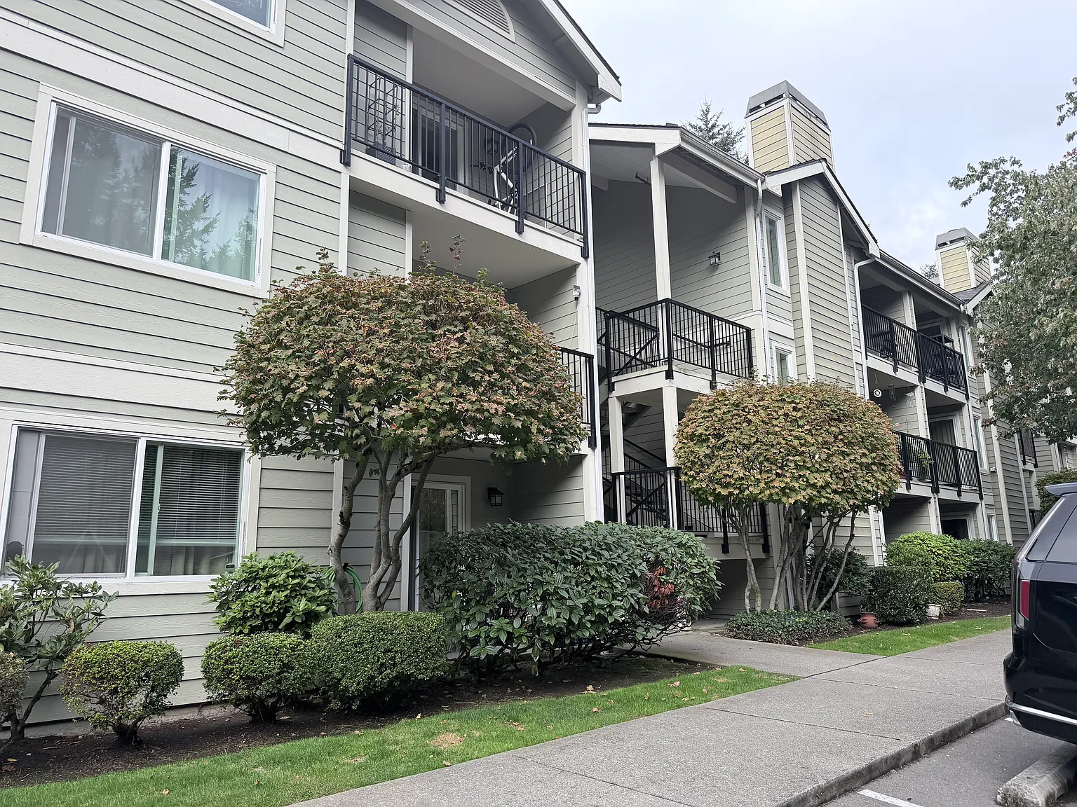2 bed, 919 sqft, $1,975 — Photo 2