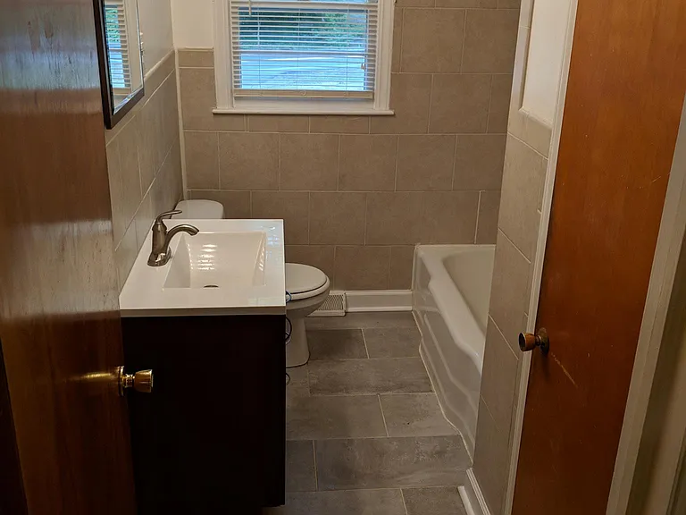 618 Morreene Rd — Photo 10