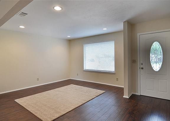 3rd image of 1601 Aldridge Dr