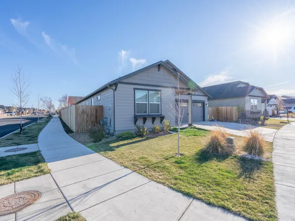 2324 NW Teak Pl, Redmond, OR 97756