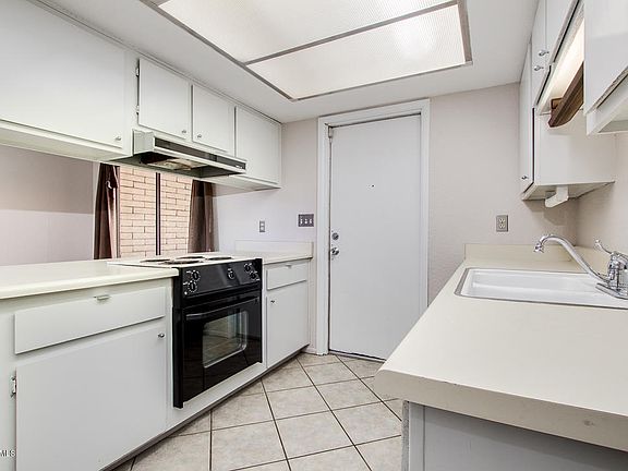 3rd image of 912 N Cherry