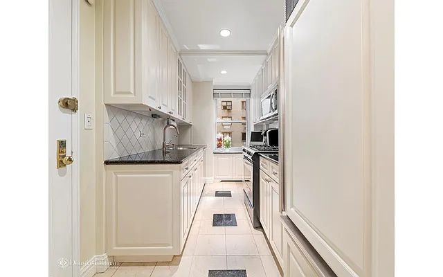 Sold by Douglas Elliman | media 14