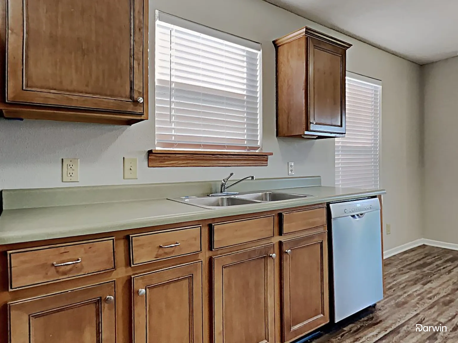 4 bed, 2.5 bath, 2092 sqft, $2,145 — Photo 3
