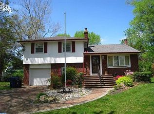 906 Beverly Dr, Somerdale, NJ 08083