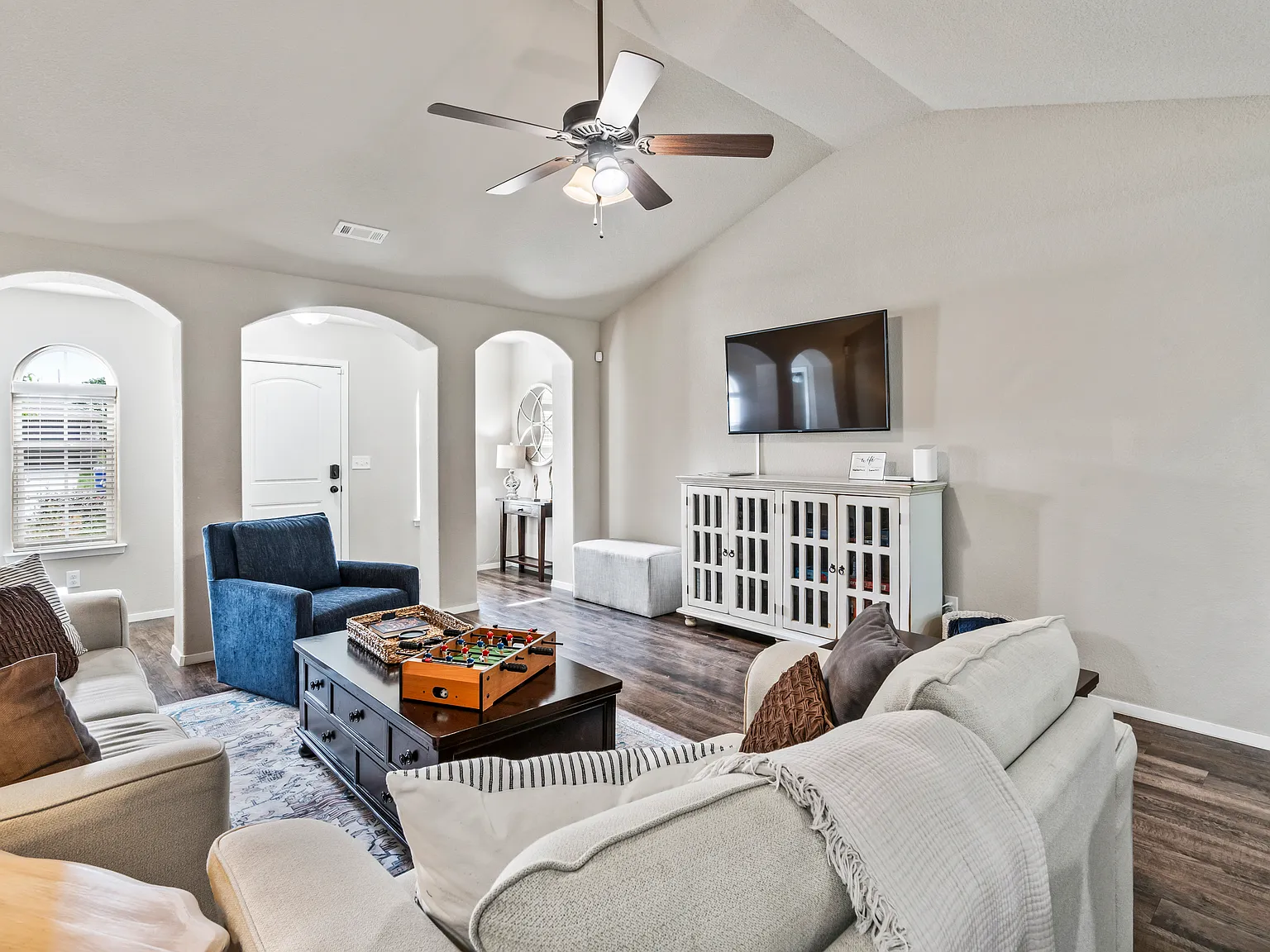 4 bed, 1684 sqft, $3,800 — Photo 4