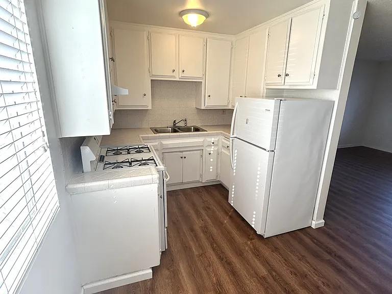 811 Taylor St #7 — Photo 6