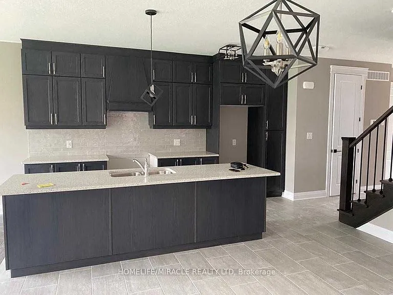 212 Woodbine Ave — Photo 3