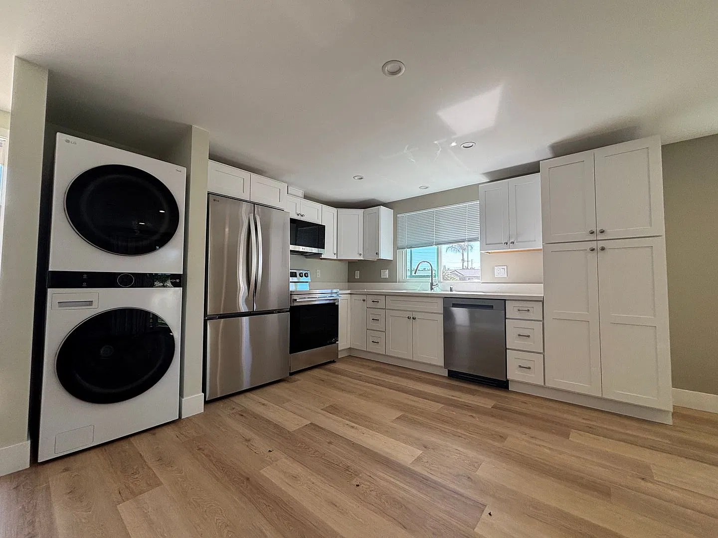 716 S. Center St — Photo 4