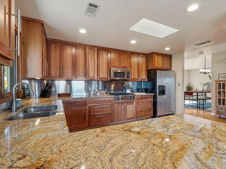 604 Rolling Green Dr — Photo 16