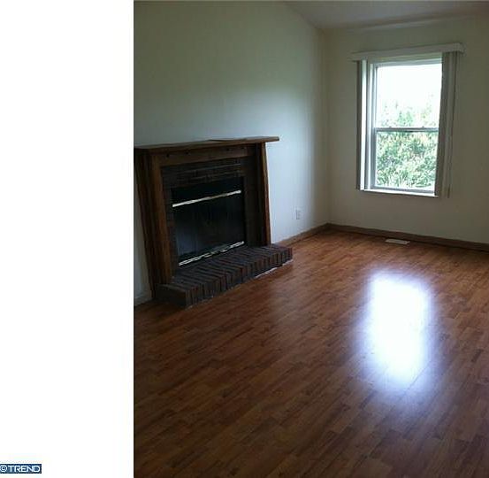 2nd image of 136 Dutch Rd