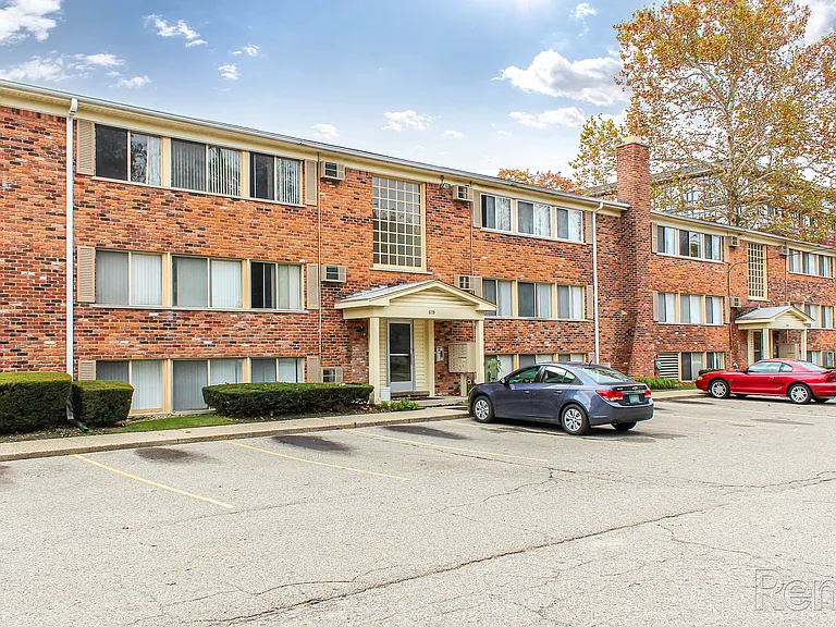 Wagon Wheel Apartments — Photo 31