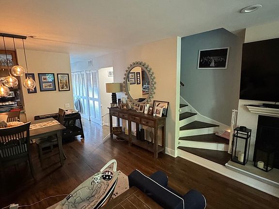 5th image of 2743 N Wayne Ave APT E