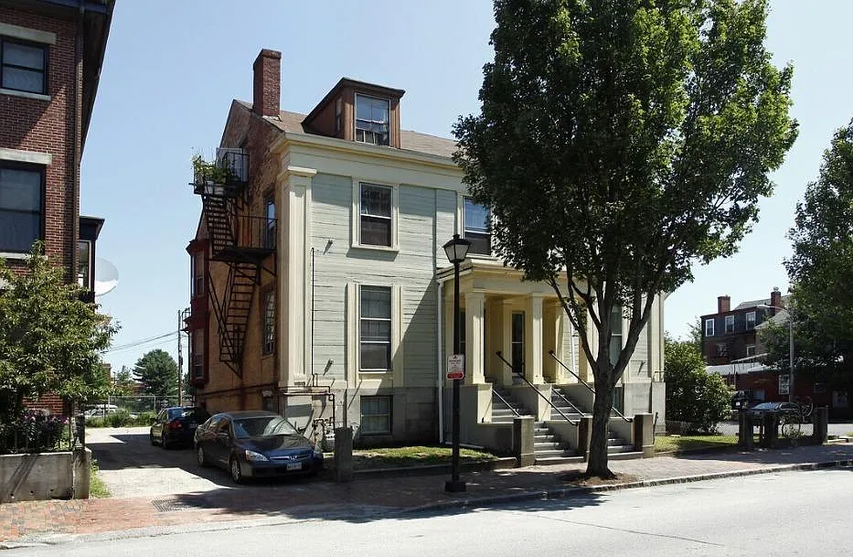 129 Park St #4