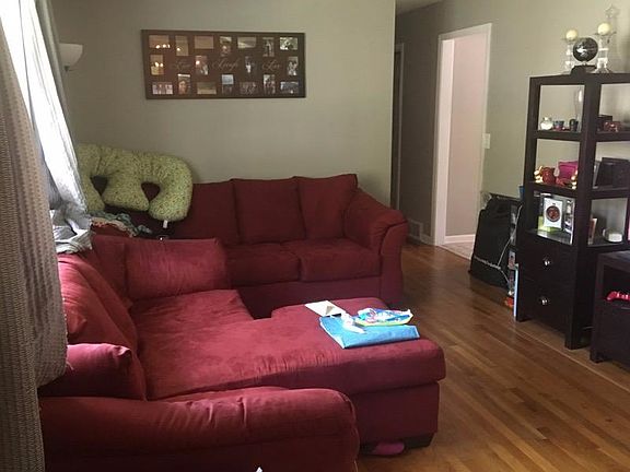4th image of 12016 Oak Park Blvd NE