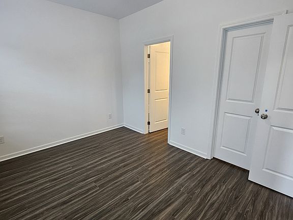 3rd image of 129 Rosebush Ln