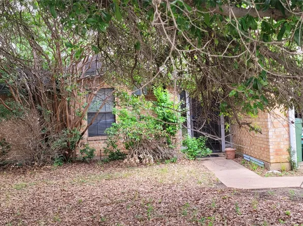 215 Freedom Ln, Arlington, TX 76002
