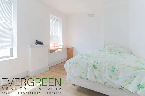 Rented by Evergreen Apartments BK | media 5