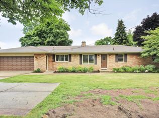 617 S Shore Dr, Holland, MI