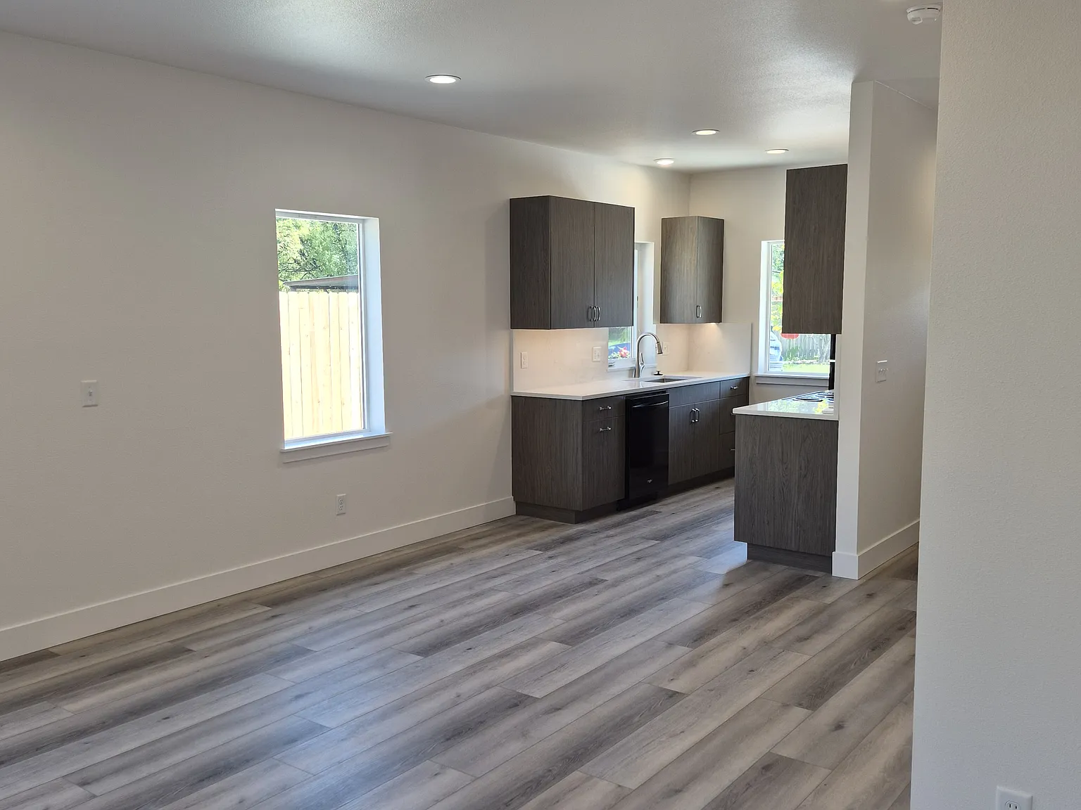 2 bed, 1.5 bath, 944 sqft, $2,300 — Photo 3
