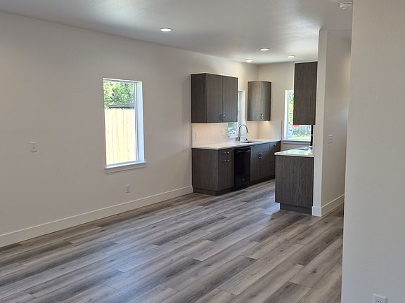 3rd image of 665 E 32nd Ave