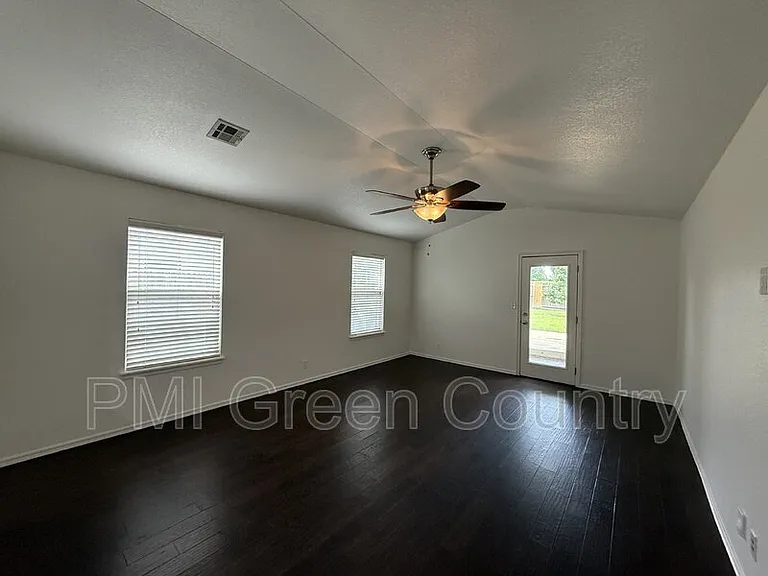 4040 W 105th St S — Photo 8