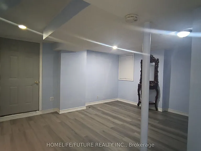 79 Carisbrooke Sq #BASEMENT — Photo 6