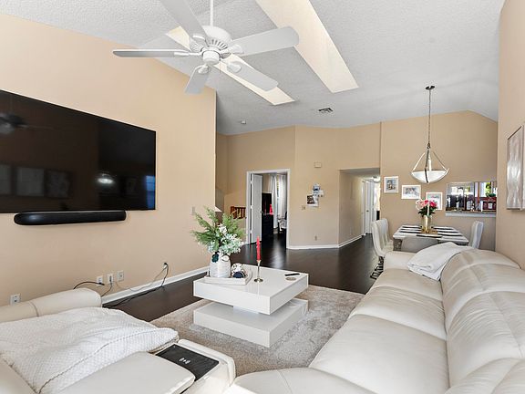 4th image of 5359 Buckhead Circle #2031