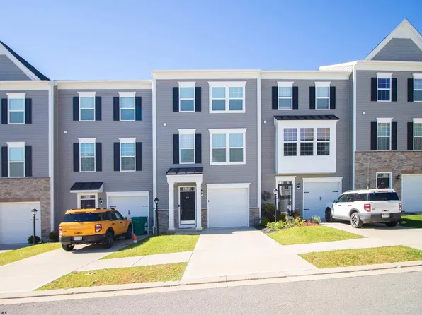 66 Dover Ct #66, Bridgeport, WV 26330