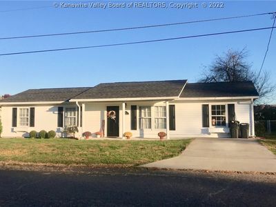 65 S Azalea Dr, Millwood, WV, 25262