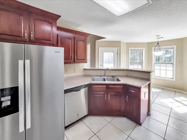 331 Amanda Dr — Photo 25