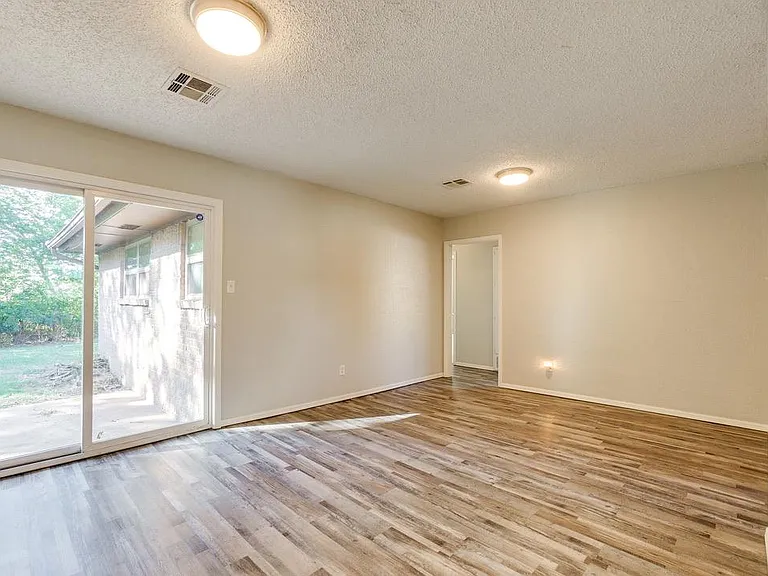 1603 Sheffield Dr — Photo 7