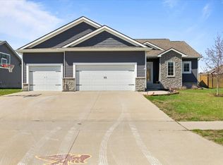 610 SW 40th St, Ankeny, IA 50023