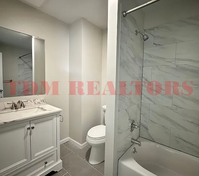 302 E Clinton St #4 — Photo 9