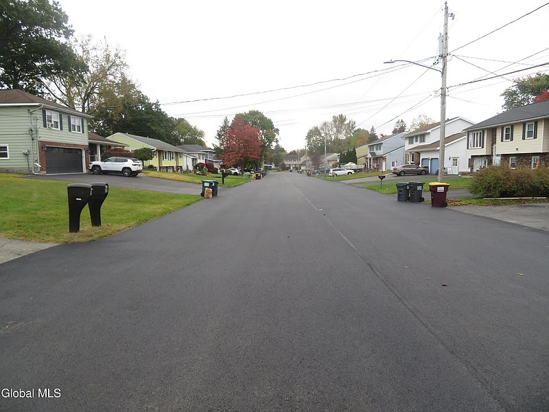 3rd image of 20 Ledgewood Drive